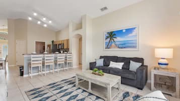 Huvila, 4 makuuhuonetta | Oleskelualue | Älytelevisio