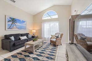 Villa, 4 Schlafzimmer | Wohnbereich | Smart-TV