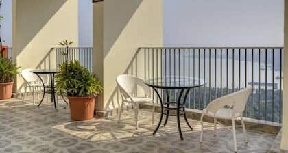 5 km to Dabolim Arprt| No Airbnb fees| Pool Access