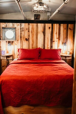 Escrivaninha, Wi-Fi de cortesia, roupa de cama