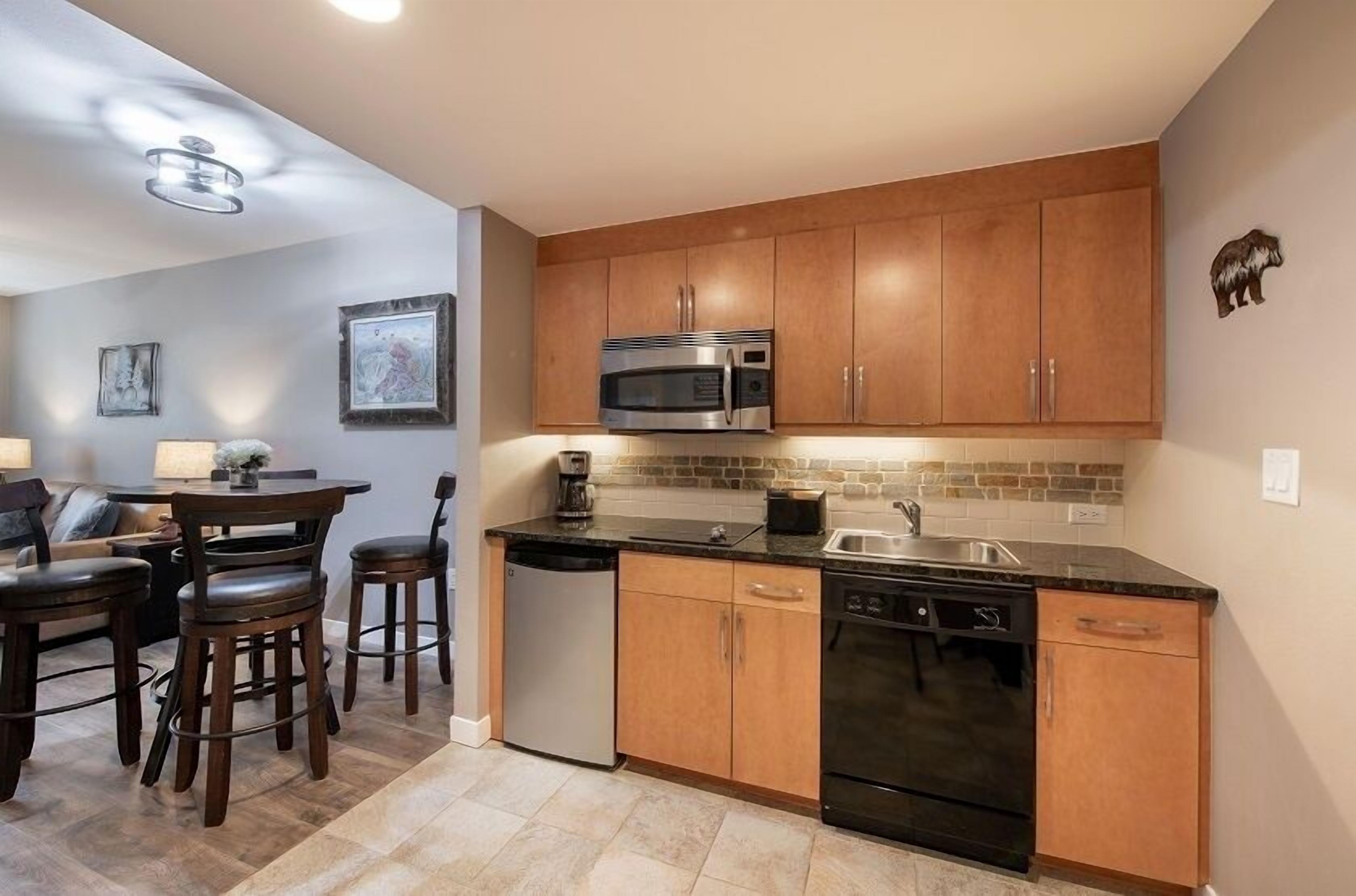 Condo, 1 Bedroom | Private kitchen