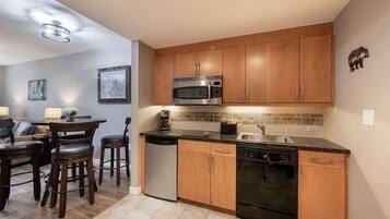 Condo, 1 Bedroom | Private kitchen
