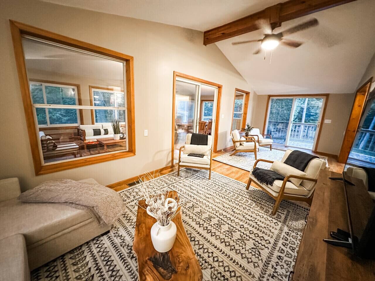 TV, fireplace