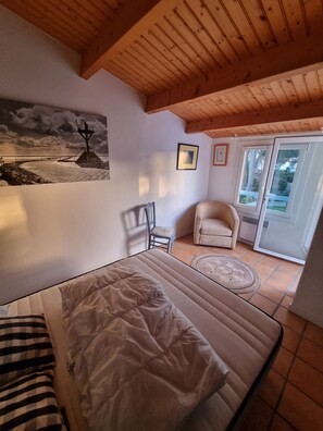 3 chambres, fer et planche Ă repasser