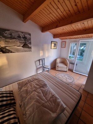 3 habitaciones y tabla de planchar con plancha 