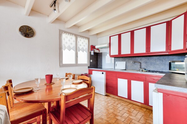 Fridge, microwave, oven, dishwasher