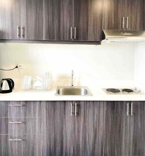 Private kitchen - 2BR in Gilmore near Robinsons Magnolia w/ Parking (Quezon City)