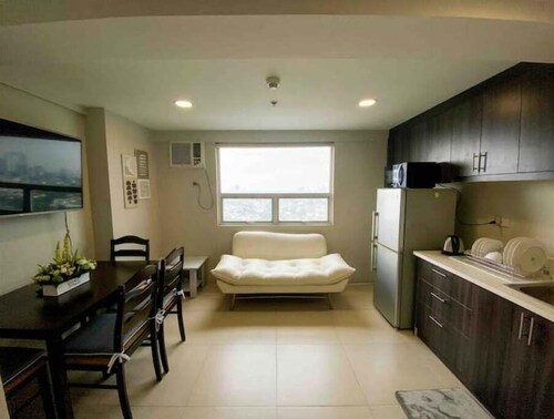 2BR in Gilmore near Robinsons Magnolia w/ Parking