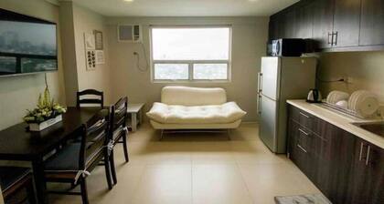 2BR in Gilmore near Robinsons Magnolia w/ Parking