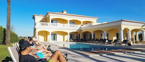 Innenpool, beheizter Pool