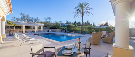 Innenpool, beheizter Pool