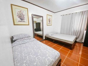 2 bedrooms, WiFi - NEW 2BR House in Lucena City near Sacred Heart (Lucena)