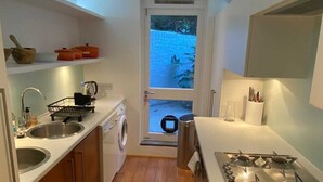 Basic Apartment, Multiple Beds | Private kitchen - Contemporary 2BD Flat - 1 Min to Pimlico Station! (London)