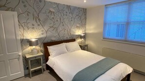 Basic Apartment, Multiple Beds - Contemporary 2BD Flat - 1 Min to Pimlico Station! (London)