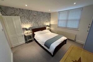 Apartamento básico, várias camas | 2 quartos, ferros/tábuas de passar roupa, roupa de cama