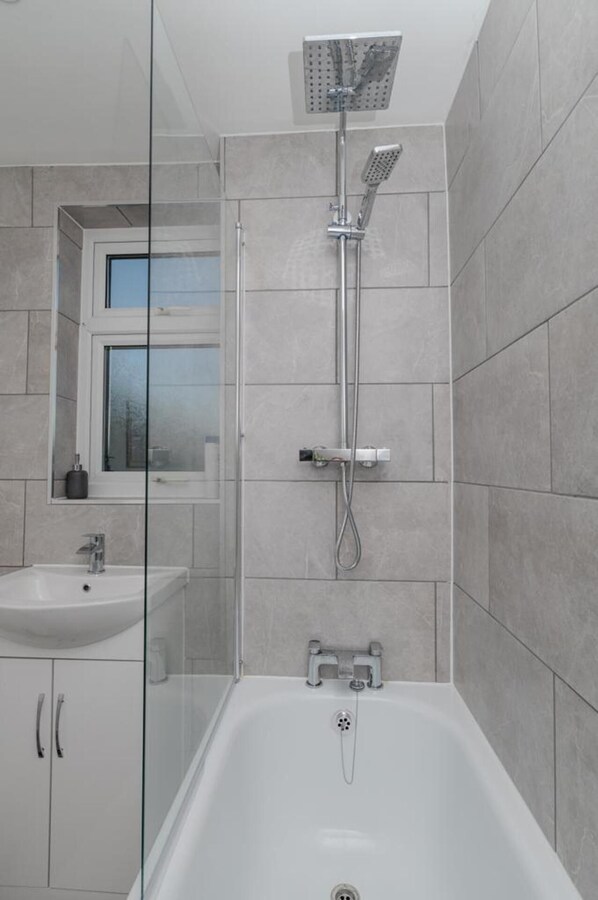 Douche, serviettes fournies