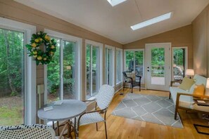 Interior - Rosewood Cottage Tucked Away in the Mountains (Franklin)