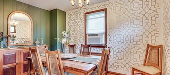 Charming Gardiner Home w/ Yard & Sunroom