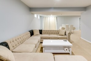 TV - Pet-Friendly Lanham Getaway w/ Community Pool! (Lanham)