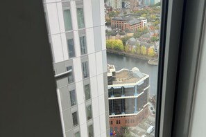 Interior - 1 Bed Apartment Sleeps 2 With Wi-fi (Salford)