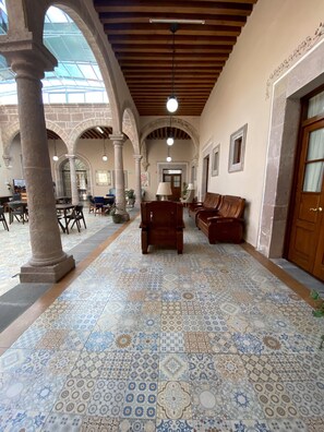 Flat-screen TV - Cantera Real Hotel (Morelia)