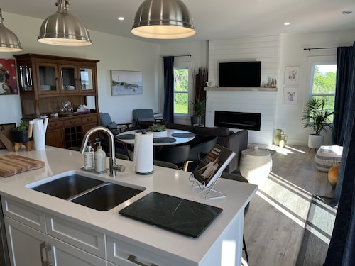 Bela Vista Getaway - Water views,  Dreamy Sunsets and Star Gazing. Pet-Friendly!