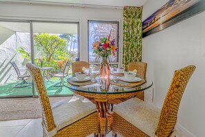 Dining - Steps To The Sand Ground level Makani A Kai A1 (Wailuku)