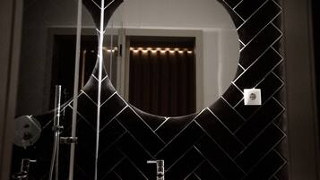 Twin Room | Bathroom