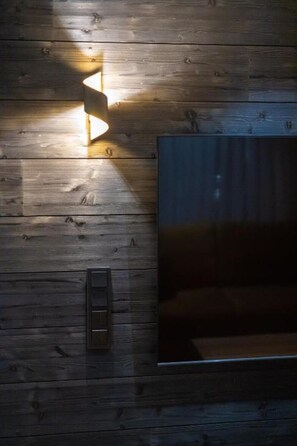 Television - Royal Roi Apartments (Rovaniemi)