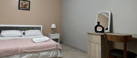 City-Apartment | Schreibtisch, laptopgeeigneter Arbeitsplatz, kostenloses WLAN