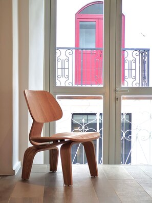 Tabla de planchar con plancha, wifi gratis y ropa de cama 