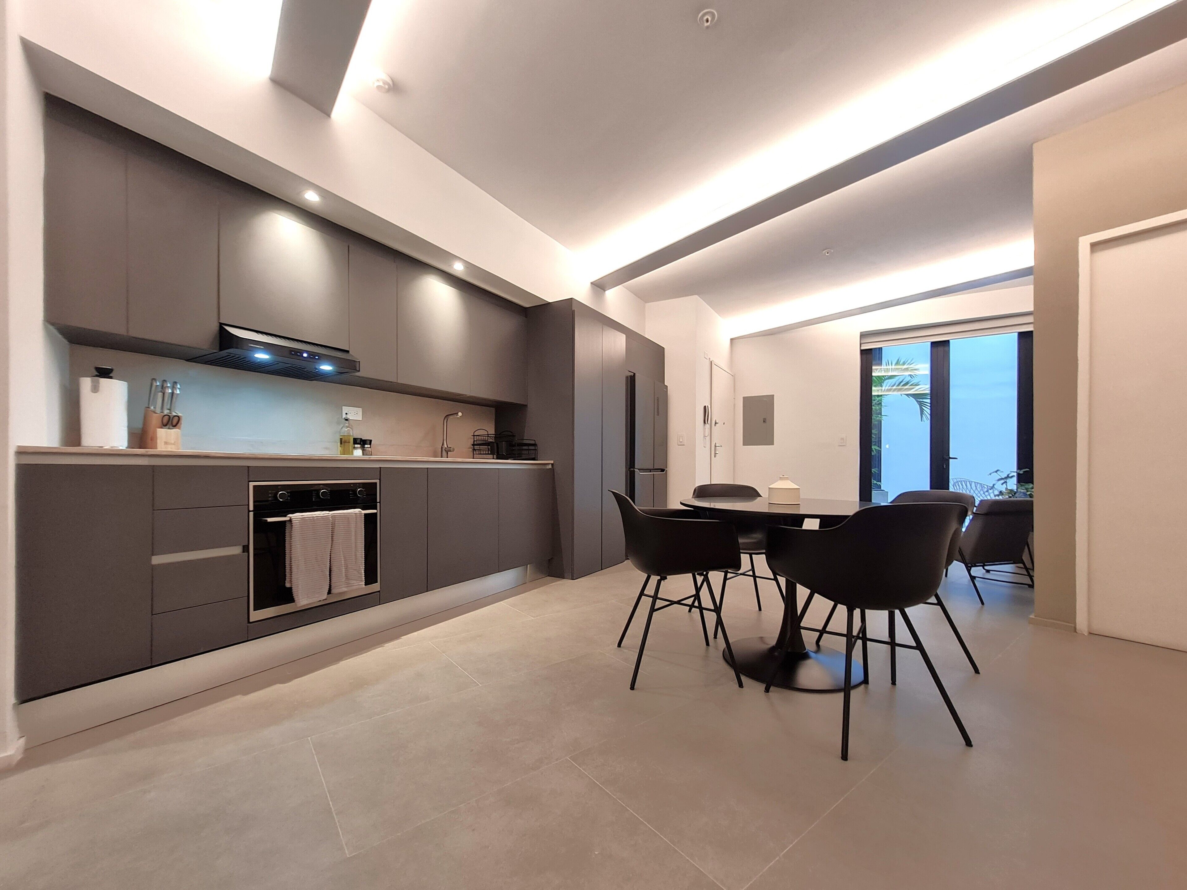 Apartamento Deluxe | Cocina privada | Frigorífico, microondas, horno y tostadora