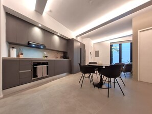 Refrigerador, microondas, horno, tostadora