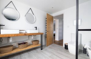 Douche, serviettes fournies