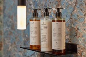 Shower, eco-friendly toiletries, hair dryer, bidet - New apartment Central Station Milan (Milano)