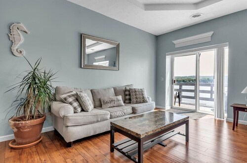 FLX Retreats Conesus Condos- APT A