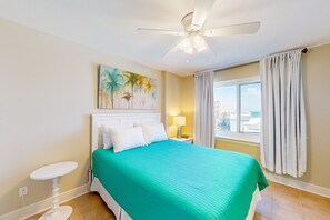 2 bedrooms, Internet, bed sheets - Beachfront condo with Gulf views, beach access, in/outdoor pools, elevator, W/D (Orange Beach)