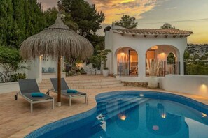 Pool - Luxurious, modern 6-person vacation villa with private swimming pool! (Benissa)