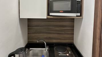 Basic Apartment | Private kitchen | Microwave