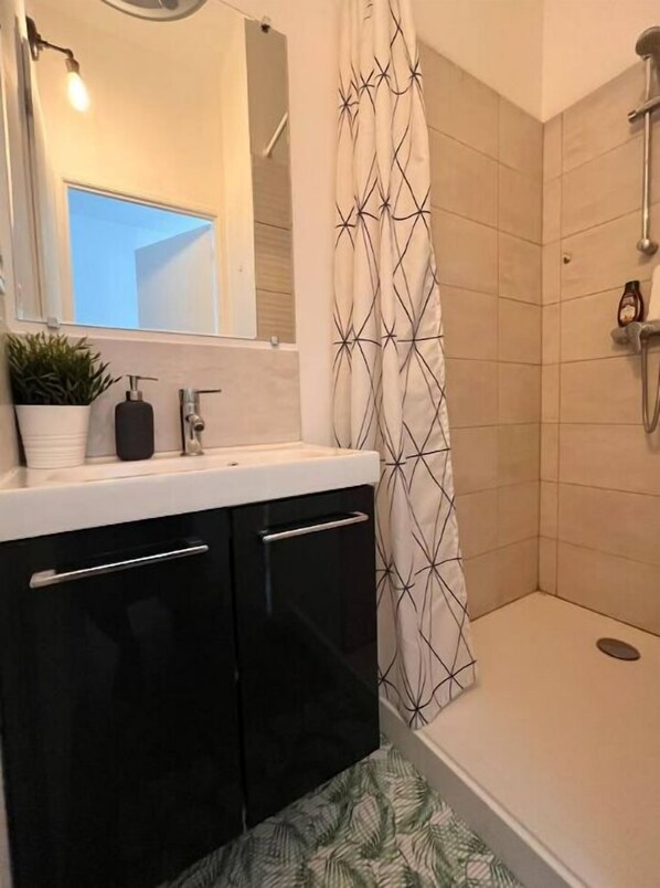 Towels, soap, toilet paper