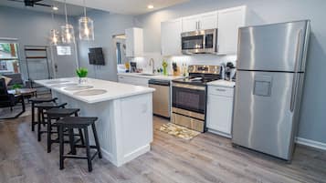 House (4 Bedrooms) | Private kitchen | Microwave, oven, dishwasher, toaster