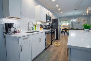 独立别墅 (4 Bedrooms) | 私人厨房 | 微波炉、烤箱、洗碗机、烤面包机