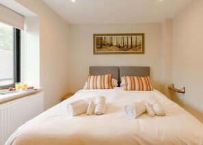 Cottage | 3 bedrooms, iron/ironing board, free WiFi, bed sheets - Fawn Cottage Disabled Adapted 3 Bedroom hot tub (Alcester)