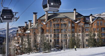 Luxurious and newly remodeled ski-in/ski-out with gorgeous views!!
