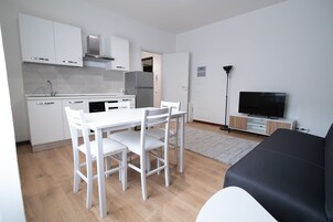 Appartamento Comfort | Area soggiorno | TV a schermo piatto