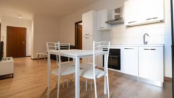 Deluxe-Apartment | Bügeleisen/Bügelbrett, Bettwäsche
