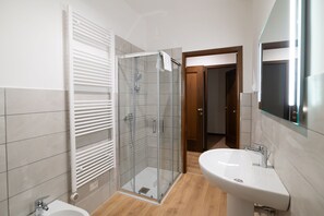 Appartement Deluxe | Fer et planche à repasser, draps fournis