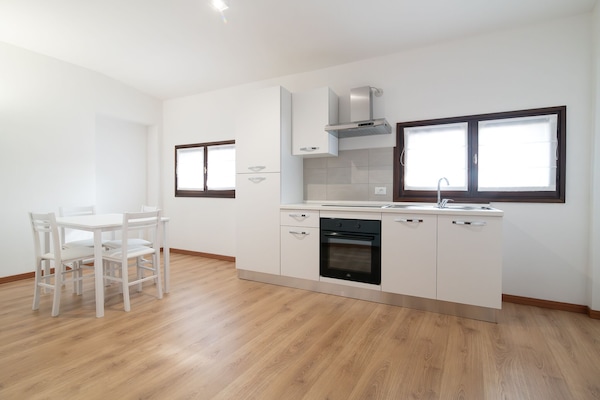 Appartamento Grand, 3 camere da letto, vista città | Cucina privata | Frigorifero con congelatore, forno, piano cottura, seggiolone