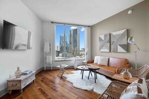 Living area - ✨Ultra Luxe Hi-Rise w/Pool, 🌇Views🤳+ Free Valet🏎
 (Houston)