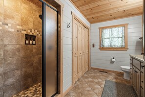 Shower, hair dryer, towels - Unreal MTN Views • Secluded • Soak Dine Unwind (Epworth)